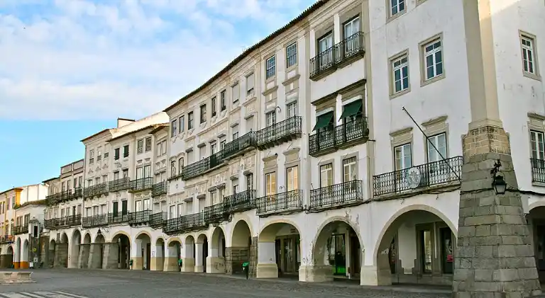 &Eacute;vora - Pra&ccedil;a do Giraldo