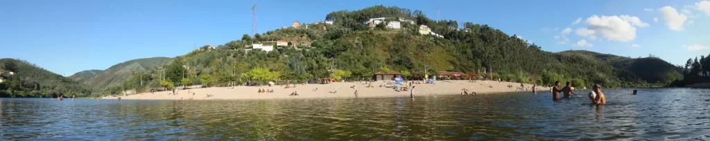 Praia Fluvial de Palheiros e Zorro, em Torres do Mondego, Coimbra.
