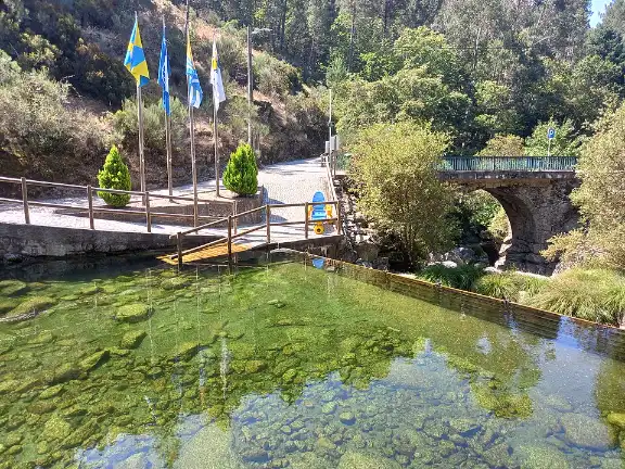 Praia Fluvial da Lapa dos Dinheiros, no concelho de Seia.