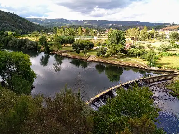 Praia fluvial junto a Janeiro de Cima, nas margens do rio Zêzere.