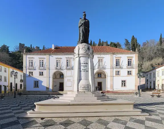 Praça da República no centro histórico de Tomar